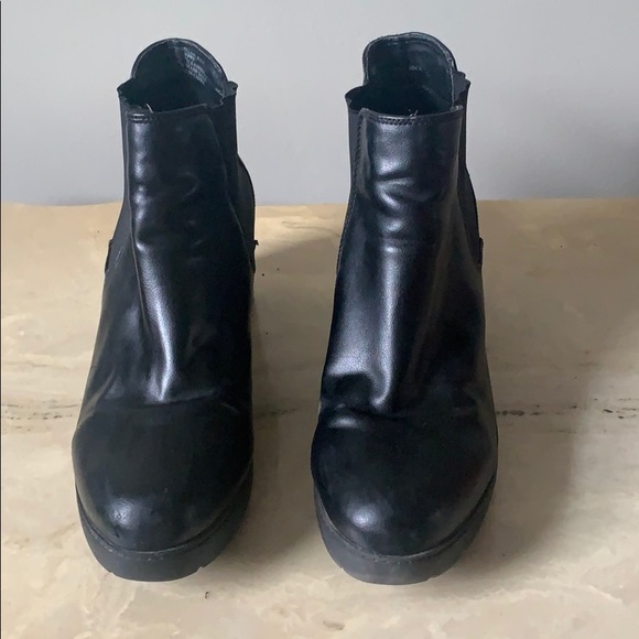 Black Steve Madden booties - Picture 3 of 7